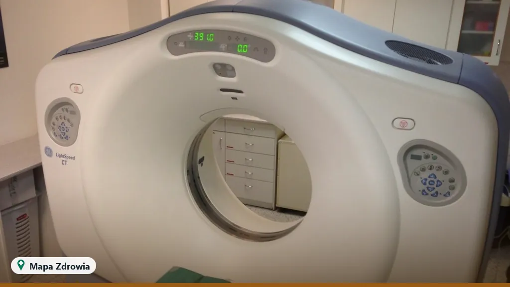 Tomograf komputerowy w pracowni diagnostycznej
