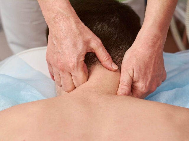 Regularne masaże znacząco obniżają poziom kortyzolu, redukując stres i napięcie w organizmie