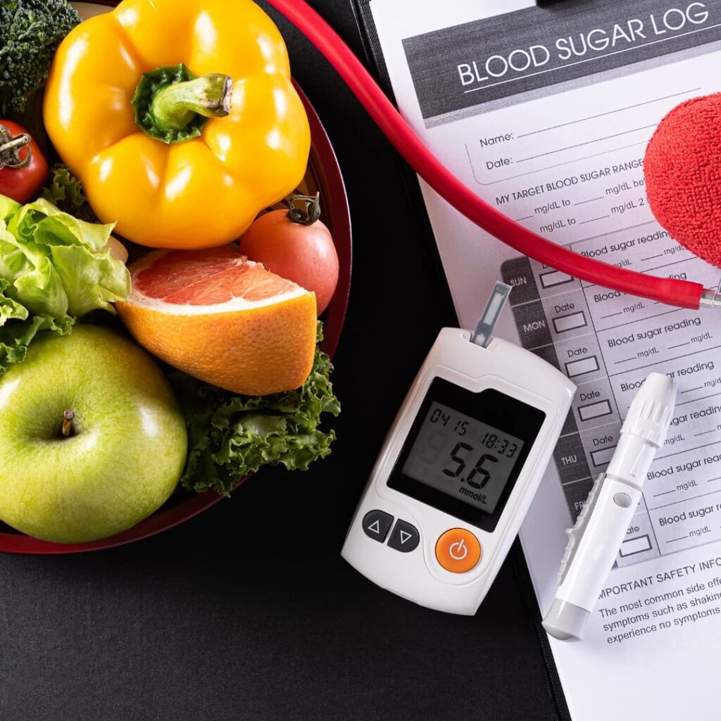 poranny bieg na świeżym powietrzu mężczyzna biegający po parku o poranku w sportowym stroju z uśmiechem na twarzy